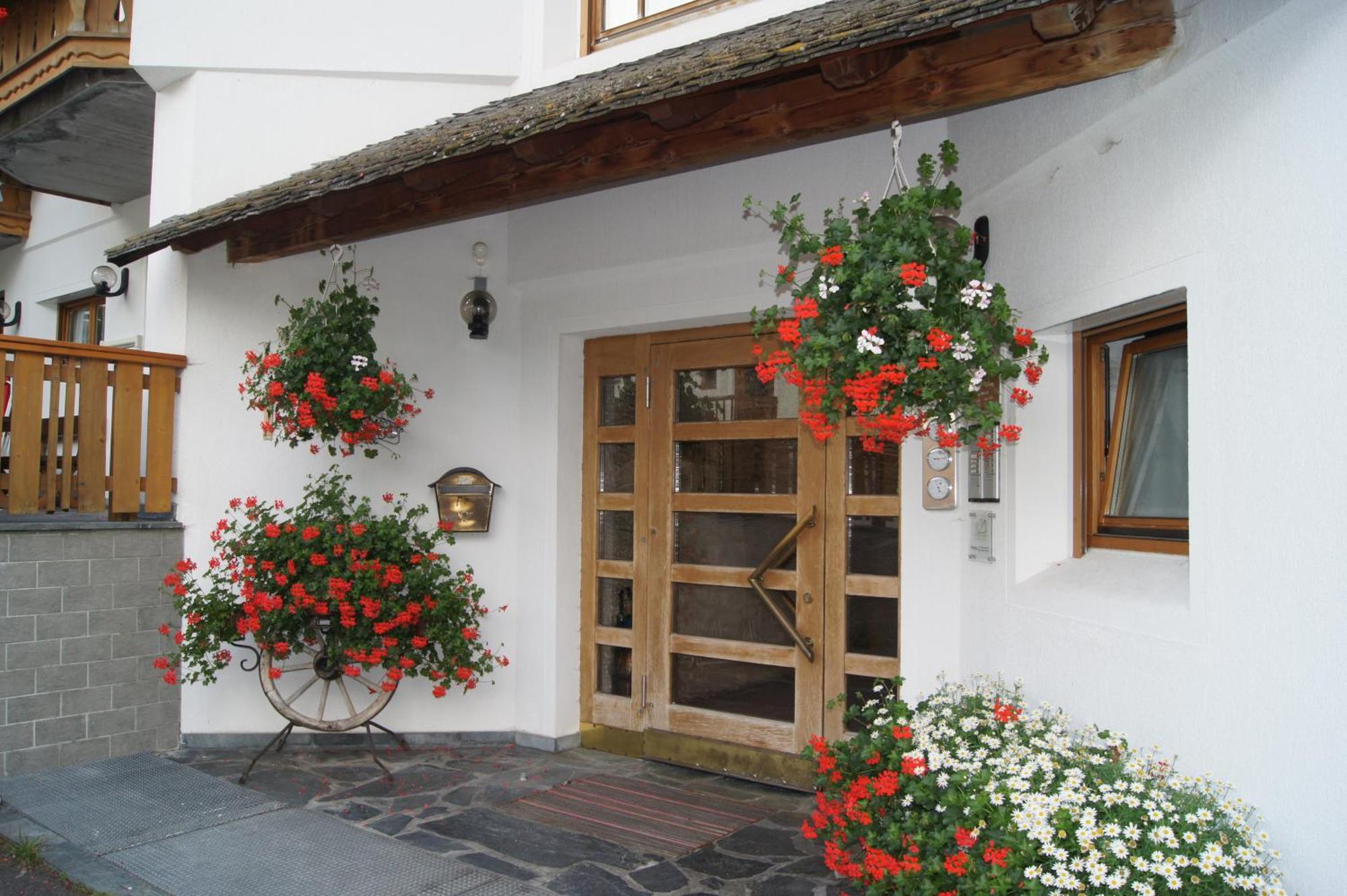 Ferienwohnungen Am Laerchenweg Sexten Exterior foto