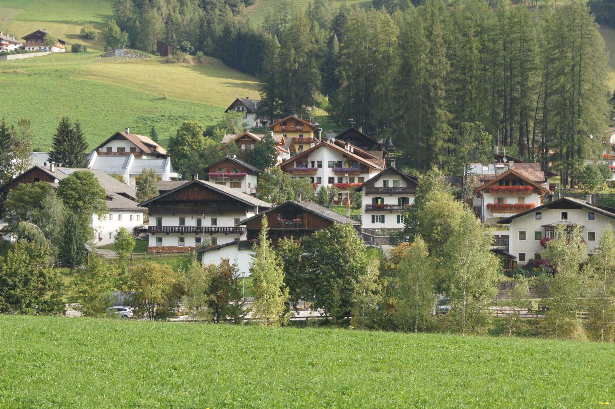 Ferienwohnungen Am Laerchenweg Sexten Exterior foto
